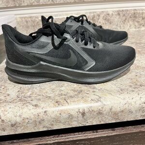 Nike walking/running lace up shoe.  Black size 9 Never worn.